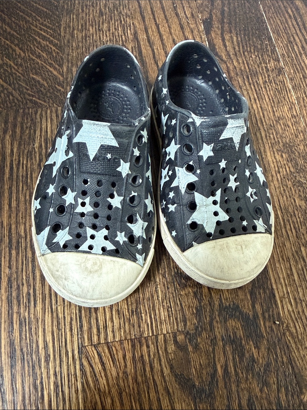 Native shoes Jefferson black Star Slip-On Water-Resistant Shoes size 6